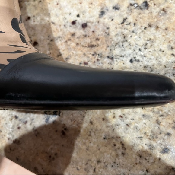 Gorgeous Chanel Lambskin Logo booties - Picture 6 of 7